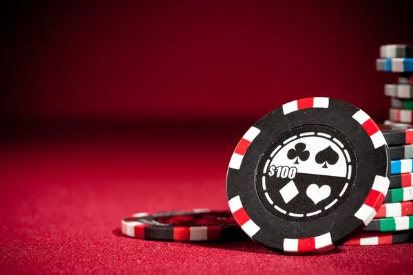 pttoge live-dealer table with professional croupier